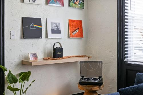 Eclectic Home - Pool Table & Games - Near Downtown in Pittsburgh, USA