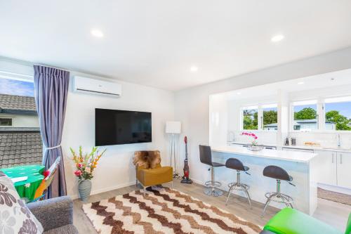 Ellerslie 3BR House Fresh Reno Zodiak Stays, Auckland