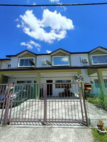Exterior view, Zen Clan Homestay Scientex with wifi, aircond, water heater near Serindit Recreation Park