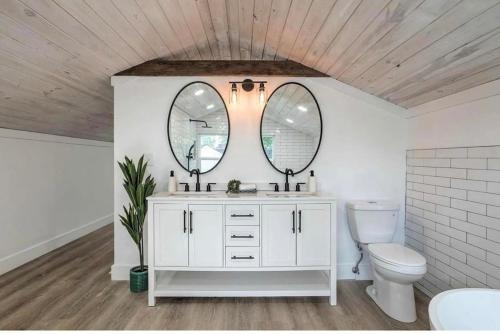 Midtown Masterpiece Whot Tub, Pets By Hvnlyhomes