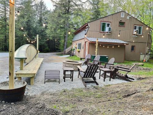 HappyCub AC Hot tub game room fire pit in Killington, USA