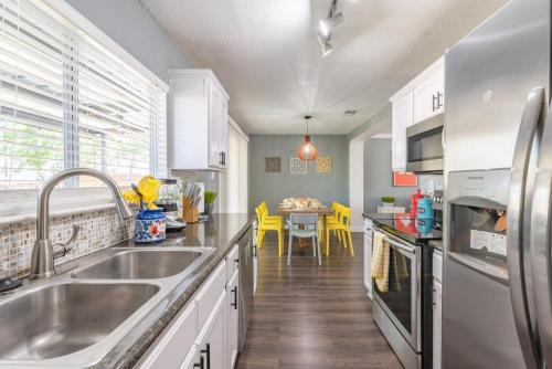 Gameroom, Bbq & Hot-tub By Lackland & Seaworld in San Antonio, USA