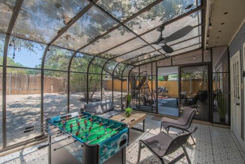 Beautiful Home With Sunroom, Gameroom, Yard & Bbq thumb 4