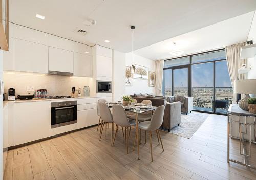 keittiö, Stunning 2BR with Panoramic Creek Harbour Views in Dubai Festival City