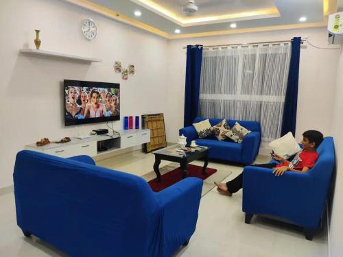 Modern 3BHK with Well-Equipped kitchen on 22 flr, Parking & Club House Perfect for Families – khách sạn tại HRBR Layout