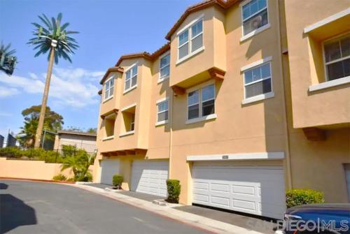 Entire Private 3-Bedroom Townhouse with Garage Parking near San Diego Gaslamp in National City, USA