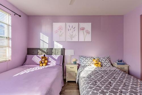 Entire Private 3-Bedroom Townhouse with Garage Parking near San Diego Gaslamp in National City, USA