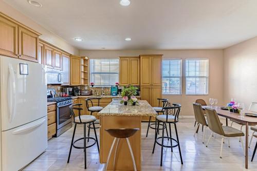 Entire Private 3-Bedroom Townhouse with Garage Parking near San Diego Gaslamp in National City, USA