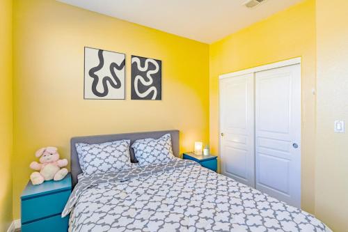 Entire Private 3-Bedroom Townhouse with Garage Parking near San Diego Gaslamp in National City, USA