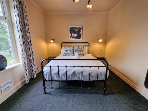 City SuperHost- 2 Bed House Near City Centre