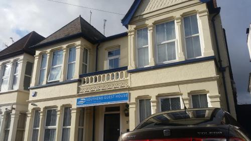 Southend Guest House - Close to Beach, Train Station & Southend Airport 3