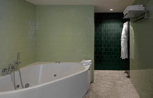 ห้องน้ำ, Abrigo da Montanha Hotel Rural. in ซาบูกุยโร