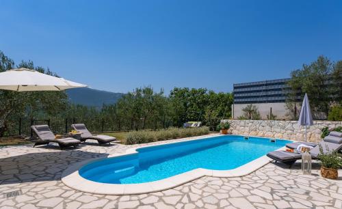 Villa Pasika with private 31m2 pool summer kitchen with BBQ 4 bedrooms - image 11