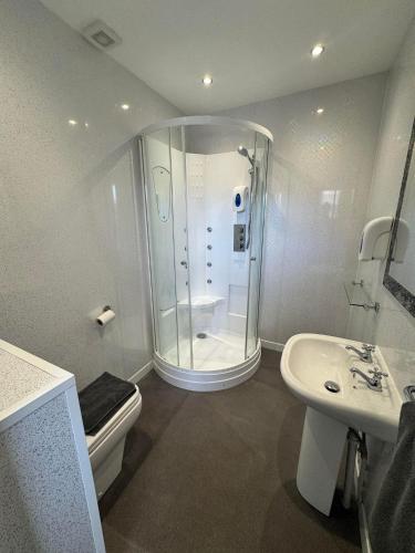 The Jubilee Hotel East - with NEWLY REFURBISHED SPA FACILITIES - GAMESPIT - AND SMOKEHOUSE – Weymouth