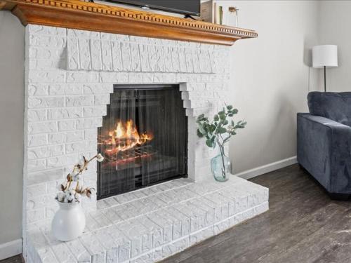 Beautiful Clive 3br Duplex Wfireplace in คลีฟ (IA)