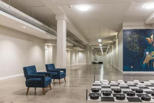 Stunning Downtown Studio With Rooftop Patio Stunning Downtown Studio With Rooftop Patio