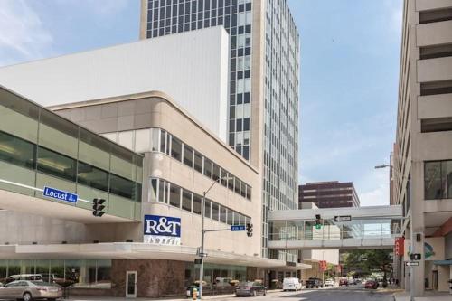 Stunning Downtown Studio With Rooftop Patio Stunning Downtown Studio With Rooftop Patio