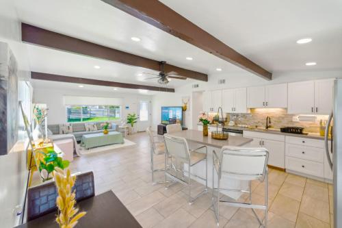 Entire Private 3-Bedroom House w Gated Yard, Garage, Crib in San Diego, USA