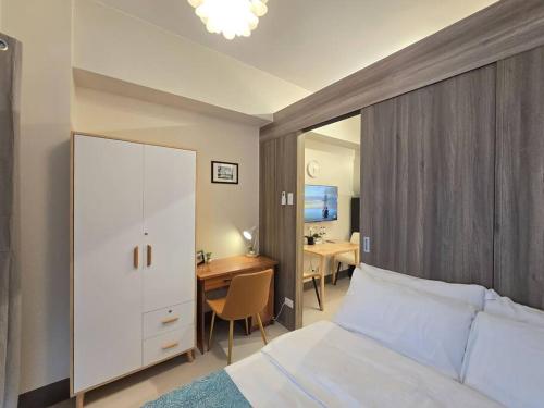 1BR Condotel with Balcony at FAME Residences #FM48, Manila