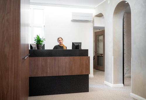 Front desk [24-hour]