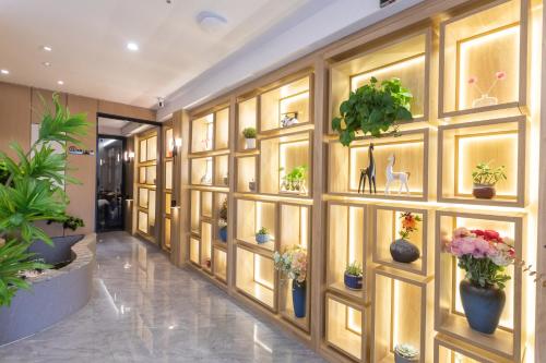 Exterior view, 京煦设计酒店 北京长安天街上岸地铁站店 in Mentougou District