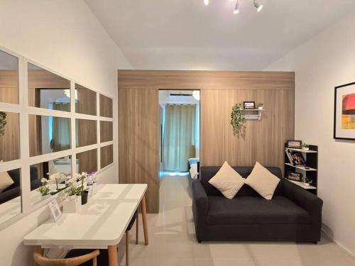 1BR Condotel with Balcony at FAME Residences #FM49, Манила