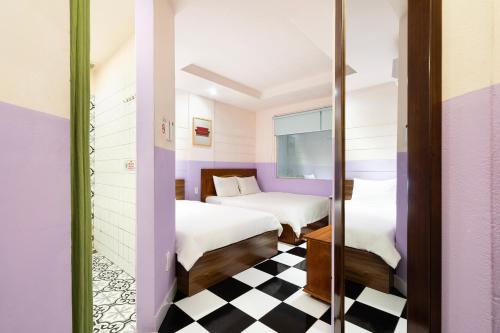 room detail thumbnail 1