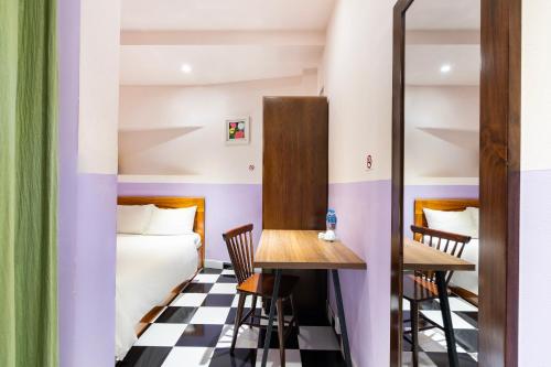 room detail thumbnail 0