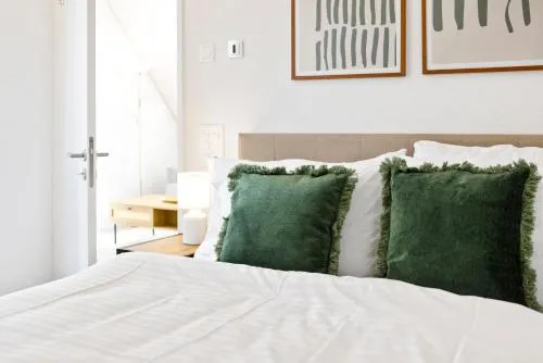 STAYY Flagship Limmattal Premium Apartments - 24h Self Check-in free Parking free EV Wallbox in Schlieren, Schweiz