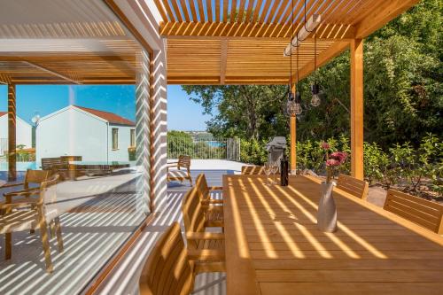 Villa 4 with Pool Soline, Krk, 280 m from beach, by 4Villas, Soline (zdjęcie 7)