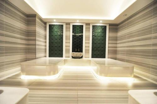 Beautiful Elegant 1BD Private Terrace Gem! #333 - image 2