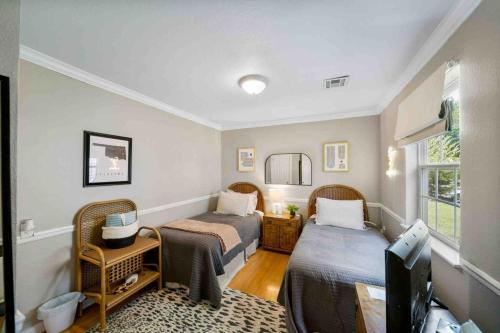 Near Gathering Pl & Brookside Pets Welcome! in Tulsa, USA