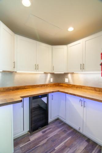 Private Family Home With Gorgeous Yard