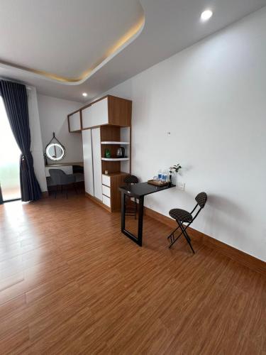 Double Room with Balcony image 5