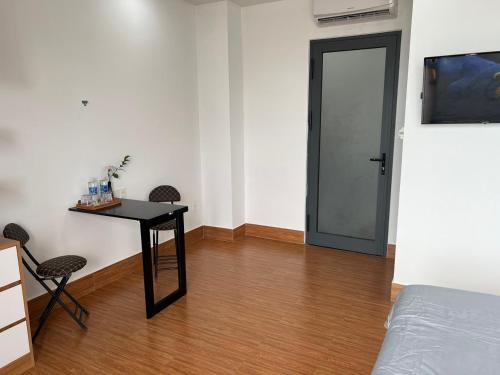 Double Room with Balcony image 6