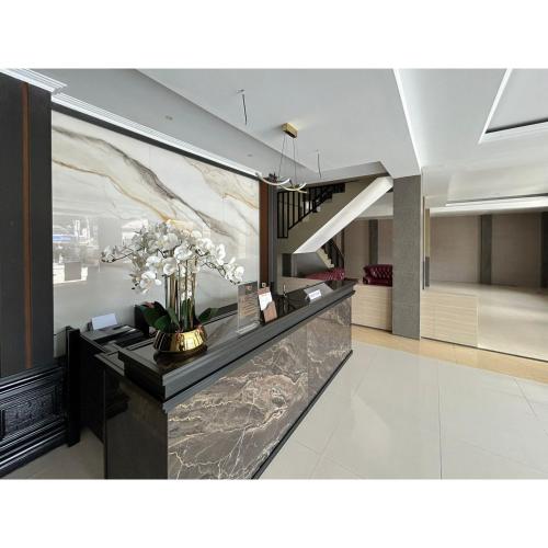 로비, Urbanview TWH Costel near Stadion Maguwoharjo Yogyakarta in 응가글릭