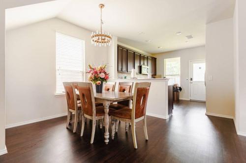 N-E-G House - near DAVID WAYNE HOOKS Airport in 클라인