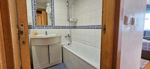 Modern 3 Bed Flat - Beaches, Expo & City Fun - Your Gateway to Lisbon