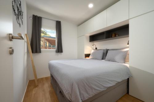 Superior Two-Bedroom Glamping Home with Terrace image 7