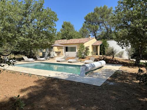 Sous les oliviers, Villa entière 6 personnes, climatisée, piscine chauffée en saison gîte à louer Boulon