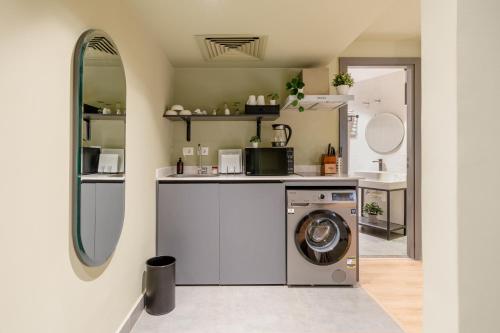 grey l studio apartments Downtown Cairo Ouzonian House near Szent Barbara-templom