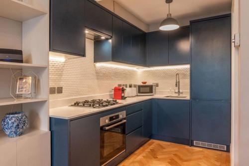 A Regal Abode - Marylebone - by Frankie Says - image 8