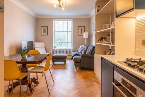 2-bed Flat Near Marylebone High Street - Sleeps 4 - image 5