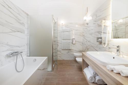 585331936 Anna Grand Hotel
