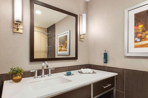 Hilton Philadelphia City Avenue - image 11