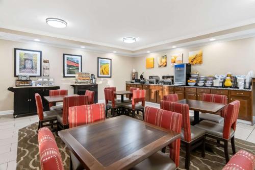 Comfort Inn Hebron-Lowell Area - image 10