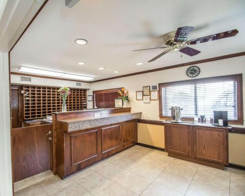 Lobby, Suburban Studios Melbourne Airport in Melbourne (FL)