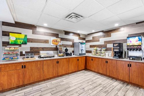 Quality Inn - image 2