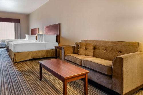 Deluxe Room with Two Queen Beds - Non-Smoking