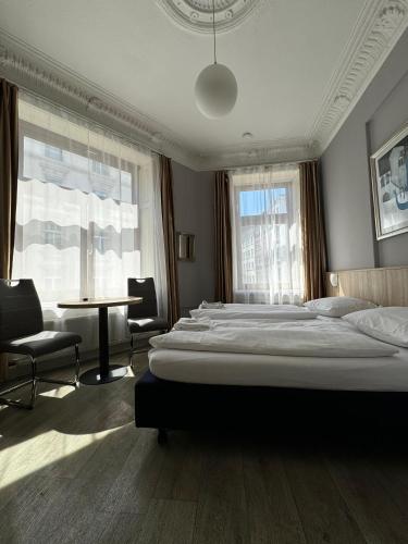 3 twin beds